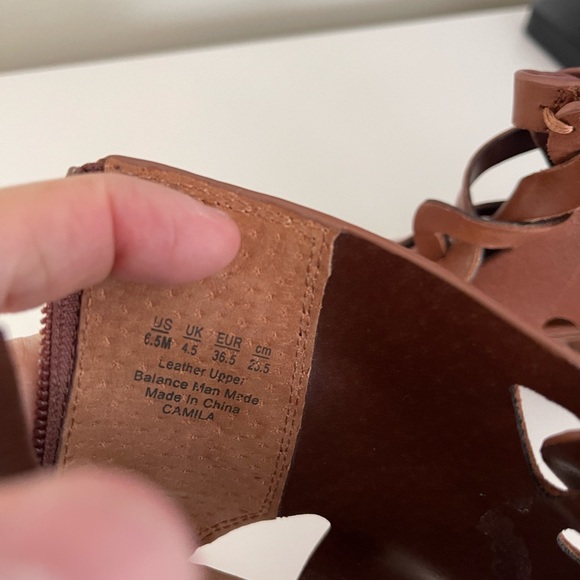 Zodiac brown leather sandals size 6.5. - Picture 3 of 13